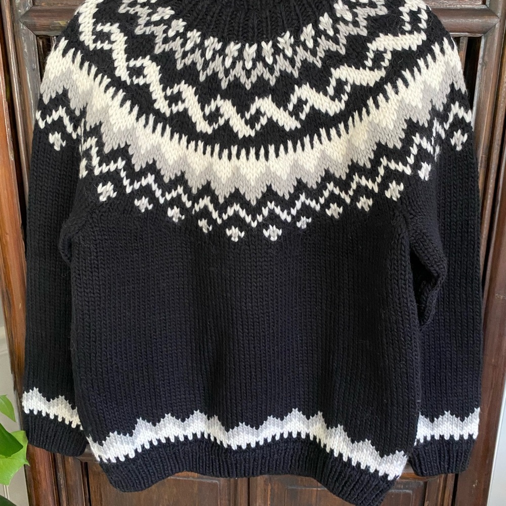 Hand Knitted  100% Wool Fair Isle Sweater Nordic Design women  L/XL Men  M